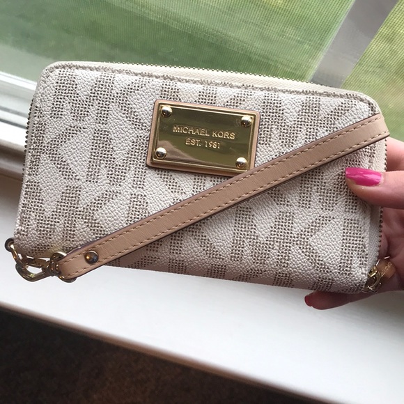 Michael Kors Handbags - Michael Kors Wristlet Wallet White and Gold MK